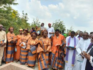 Akenroye buried